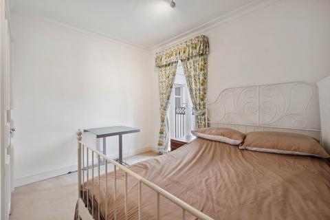 2 bedroom apartment for sale, Chantry Square, London