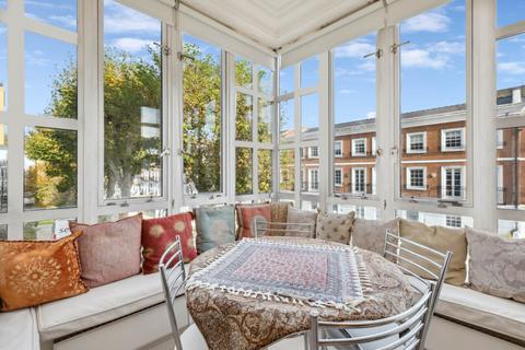 Oak Lodge, Kensington Green, W8