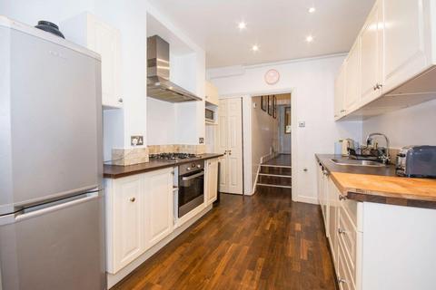 2 bedroom flat to rent, Shelgate Road, Battersea SW11