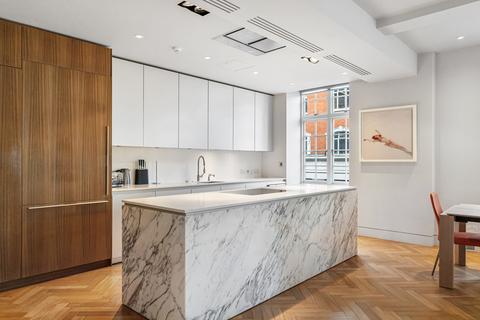 3 bedroom apartment for sale, Langham Street, London W1W