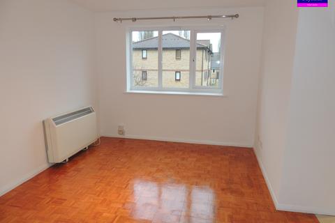 1 bedroom flat to rent, Waddington Close, Enfield EN1