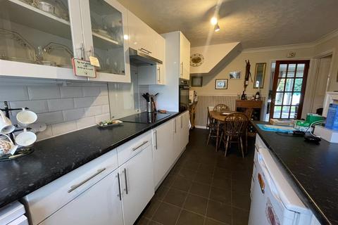 3 bedroom semi-detached house for sale, Valley Close, Waltham Abbey