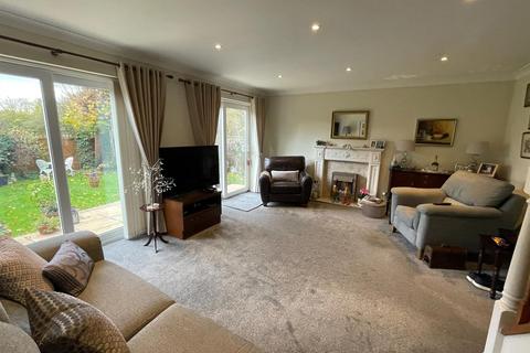44 Valley Close, Waltham Abbey, EN9 2DU