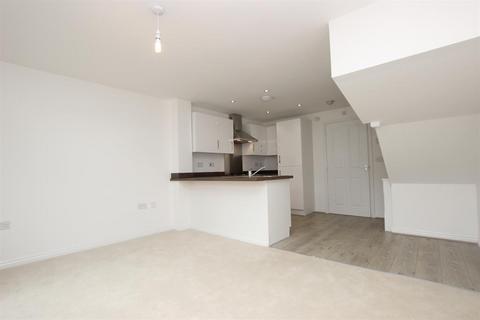 2 bedroom townhouse to rent, Kentfield Drive, Bolton, BL1 8FU