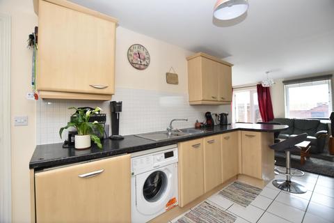 4 bedroom house share to rent, Banbury Way, Basingstoke RG24