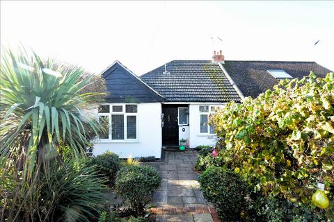 17 Clifton Avenue, Feltham, TW13 7BT