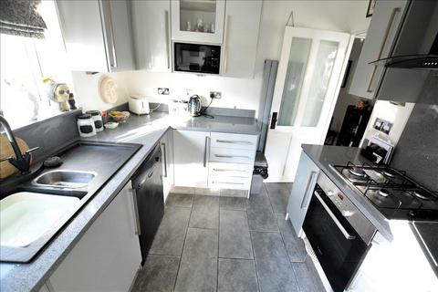 17 Clifton Avenue, Feltham, TW13 7BT