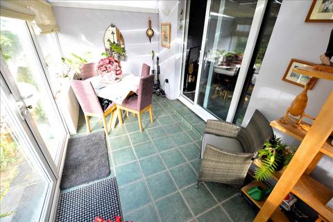 17 Clifton Avenue, Feltham, TW13 7BT