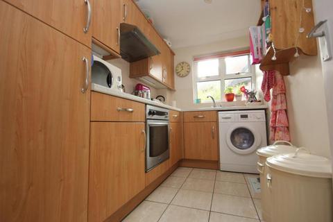 1 bedroom ground floor maisonette to rent, Bainton Mead, Woking GU21