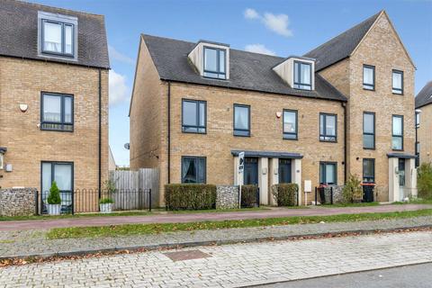 3 bedroom townhouse for sale, Hayton Way,Tattenhoe Park