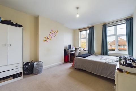 4 bedroom flat to rent, Glebe Way,  West Wickham, BR4