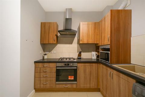 3 bedroom flat to rent, Caledonian Road, N7