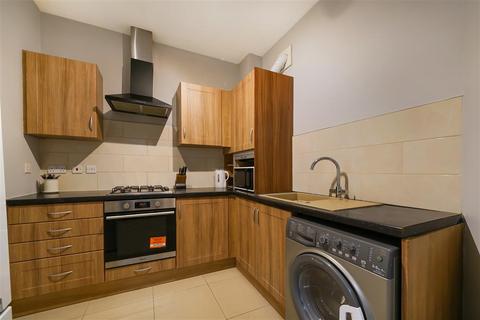 3 bedroom flat to rent, Caledonian Road, N7