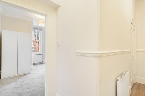 Studio to rent, Egerton Gardens, London, SW3