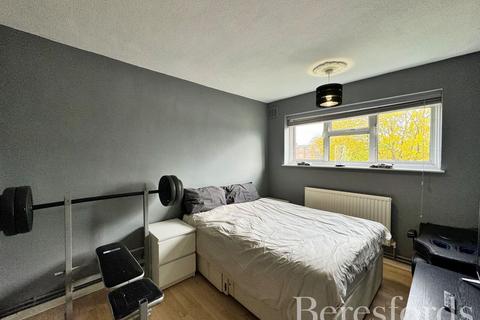 4 Malan Square, Rainham, RM13 7JA