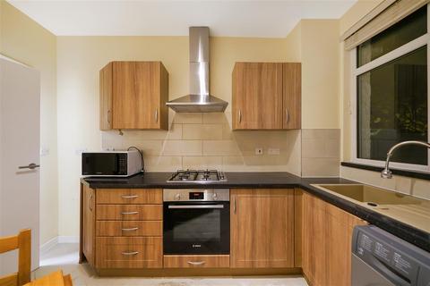 3 bedroom flat to rent, Caledonian Road, N7