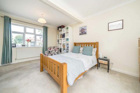 3 bedroom bungalow for sale, Fullers Way North, Surbiton KT6