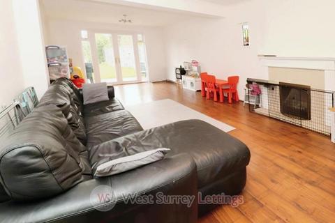 4 bedroom detached house to rent, Hollies Avenue, West Byfleet KT14 6AN