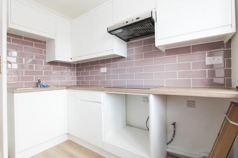 2 bedroom maisonette to rent, Crossmead Avenue, Greenford, UB6