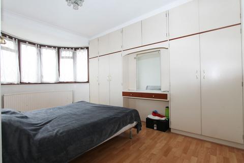 2 bedroom maisonette to rent, Crossmead Avenue, Greenford, UB6