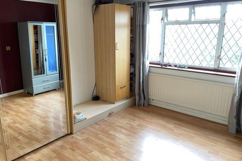 2 bedroom maisonette to rent, Crossmead Avenue, Greenford, UB6