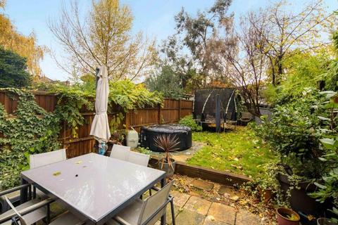 3 bedroom terraced house for sale, Knapp Road, Bow, London, E3