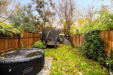 151 Knapp Road, London, E3 4BP