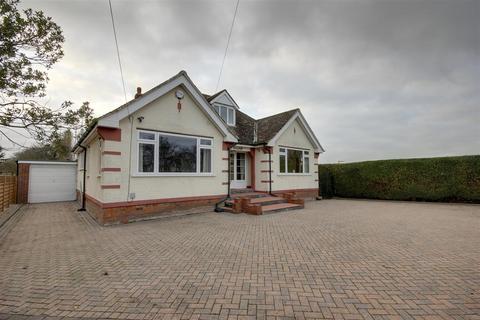 3 bedroom detached bungalow for sale, First Lane, Anlaby