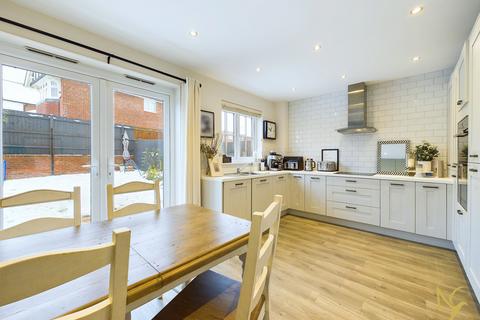 3 bedroom end of terrace house for sale, Worcester WR9