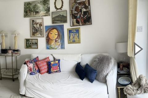 1 bedroom apartment to rent, Gloucester Terrace, London W2