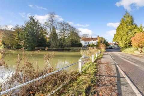 3 bedroom bungalow to rent, High Street, Buriton, Petersfield