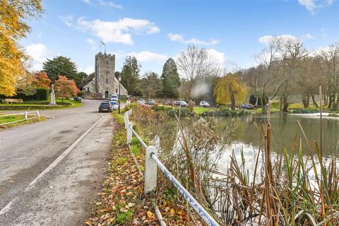 3 bedroom bungalow to rent, Buriton Village, Petersfield