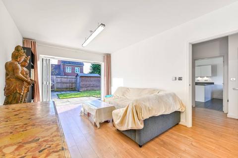 4 bedroom end of terrace house for sale, McReady Road, Whetstone, London, N20