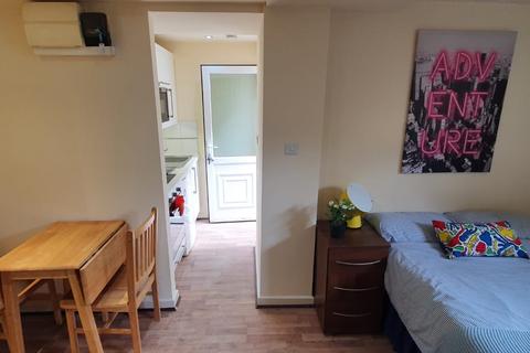 Studio to rent, Ashmore Road, London W9