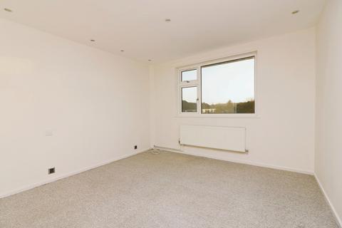 2 bedroom flat for sale, Deanscroft, Knebworth, Herts, SG3