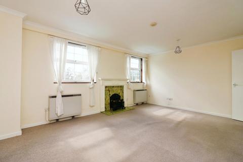 2 bedroom flat for sale, Longcroft House, Welwyn Garden City, Herts, AL8