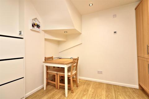 2 bedroom cluster house for sale, Old School Close, Codicote, Herts, SG4