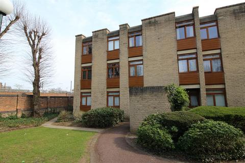 2 bedroom apartment to rent, Stanwick Court, Peterborough