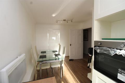 2 bedroom apartment to rent, Stanwick Court, Peterborough