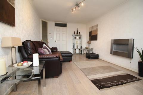 2 bedroom apartment to rent, Stanwick Court, Peterborough