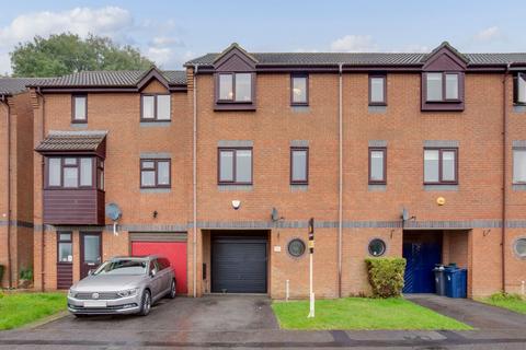 3 bedroom terraced house to rent, Garratts Way, (Downley Borders) High Wycombe, HP13 5XZ