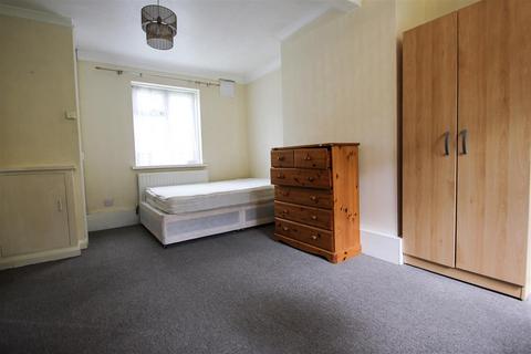 2 bedroom flat to rent, The Crescent, Brighton