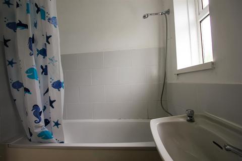 2 bedroom flat to rent, The Crescent, Brighton