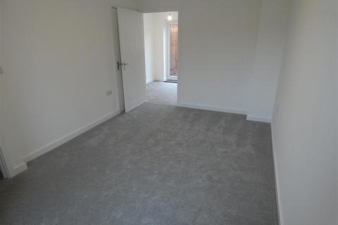 2 bedroom townhouse to rent, Cronin Close, Anslow, Burton Upon Trent