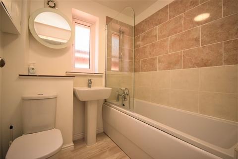 3 bedroom semi-detached house to rent, Bishop Close Margate CT9