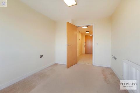 2 bedroom apartment to rent, The Green, Southall, UB2