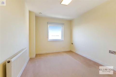 2 bedroom apartment to rent, The Green, Southall, UB2