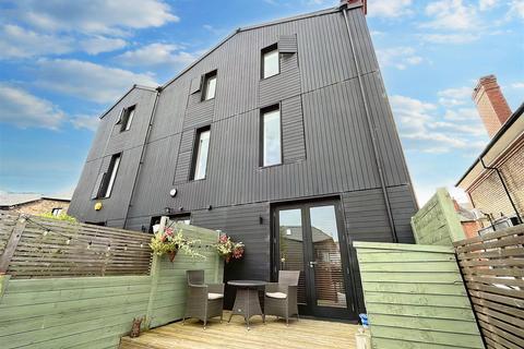 4 bedroom townhouse for sale, Church Road, Manchester