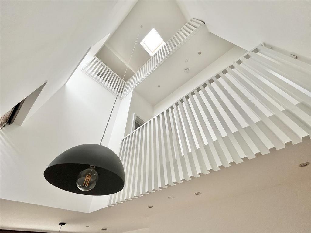 Gallered Landing - All Floors