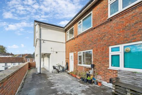 2 bedroom apartment for sale, St Peters Court, High Street, Chalfont St. Peter, Buckinghamshire, SL9